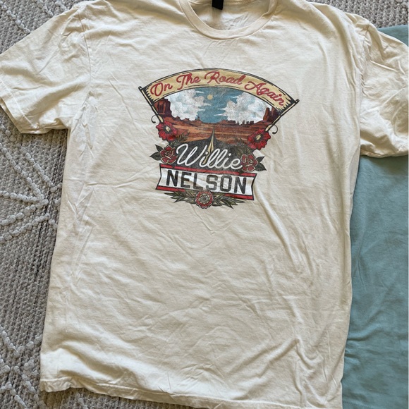 NWOT Willie Nelson Graphic T-Shirts Set - Picture 3 of 3
